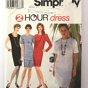 Mönster för Misses/Miss Petite-klänning med halsringning, variationer från Simplicity 9099