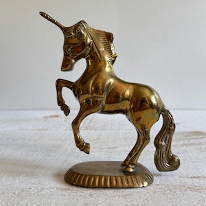Unicornio encabritado de latón vintage - Estatua de unicornio de pie de latón - Fabricada en India
