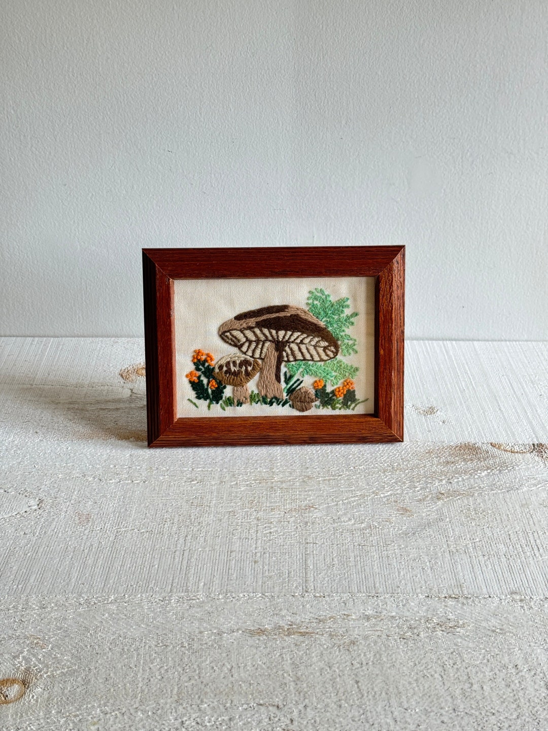 Broderie Vintage 1975 'Mission Gardens' - Cadrée 18x24 - Oiseaux & Arbres