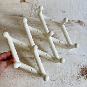 Vintage Plastic 10 Peg Accordion Rack Holder - Expandable Peg Rack Craft, Hat, Mug, Laundry Room Decorative Rack