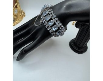Pulsera ancha vintage con garras y brillantes diamantes de imitación de color azul turquesa.