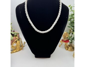 Collar de plata de ley con diamantes de Judith Ripka, cordón de seda gris, gargantilla de 40 cm