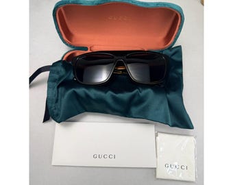 Authentic Gucci Purple Velvet Glasses Case Yellow Satin  display picture 3