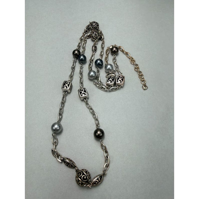 Brighton Silver Plated Faux Pearl Station Necklace Scroll Bead Chain Elegant zdjęcie 2