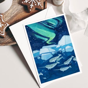 Cartão ilustrado de narvais e luzes do norte Cartão de férias de inverno