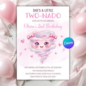 Puede incluir: Una invitación de cumpleaños rosa y blanca con el texto "She's a Little Two-Nado" y "Olivia's 2nd Birthday." Presenta un tornado de dibujos animados con lazos y corazones. También incluye la fecha, hora y lugar.
