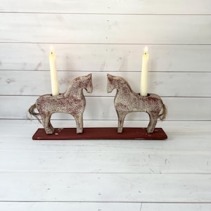 ヴィンテージ木製馬キャンドルスティックホルダー、ヴィンテージ木製燭台、ヴィンテージ乗馬装飾、原始的なスタイル、キャビン装飾、コテージ装飾