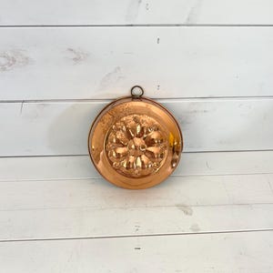 Vintage Copper Flower Mold Wall Hanging: Rustic Farmhouse Decor