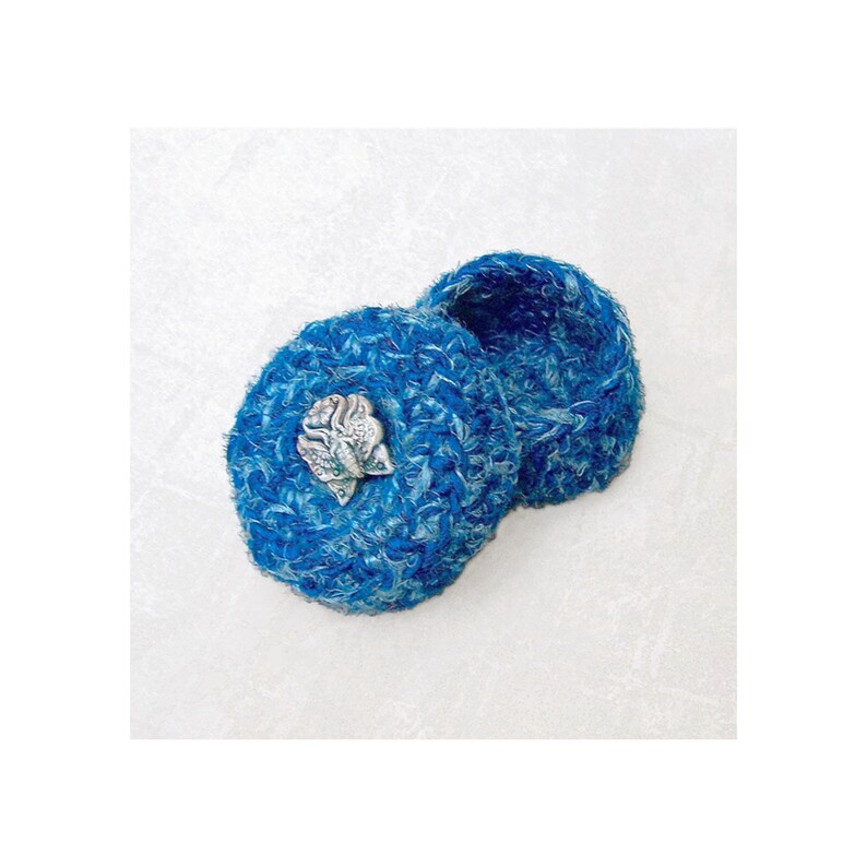 Silk Sari Basket, Lunar Moth, Shelf Decor Embellished Blue, Small Lidded Basket, Gift for Her Handmade, Fiber Arts, One of a Kind Basket Bild 2