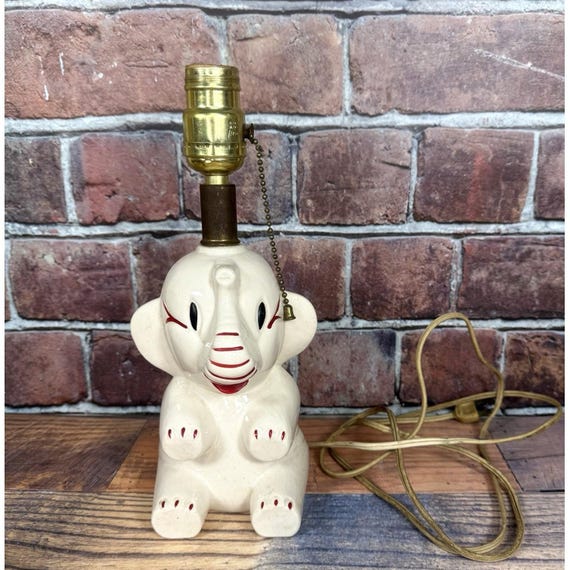 Vintage Totline Ceramic Elephant table Lamp 1940's-1950's Working! Pull Chain