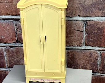 1996 Barbie Mattel TV Stand Folding Pretty House Armoire Entertainment Center