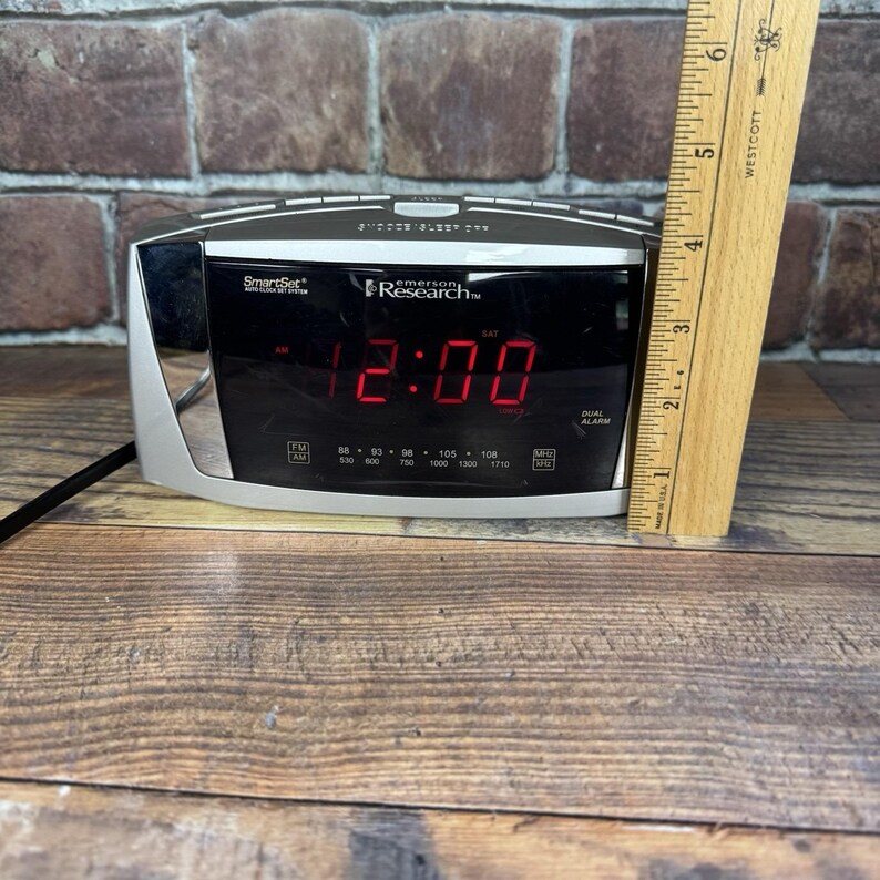 Emerson Research CKS5055S Dual Alarm Clock AM/FM Radio Smart Time Set- TESTED! image 3