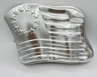 Stampo per torta vintage Wilton del 1974 a forma di bandiera americana con 13 stelle, modello 502-283, per il 4 luglio.