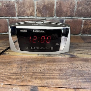 Emerson Research CKS5055S Dual Alarm Clock AM/FM Radio Smart Time Set- TESTED! image 1