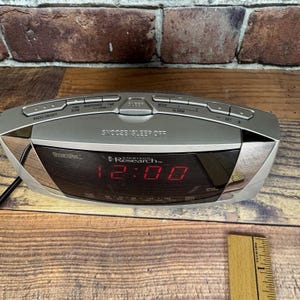 Emerson Research CKS5055S Dual Alarm Clock AM/FM Radio Smart Time Set- TESTED! image 4