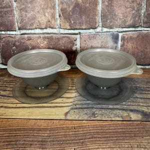 2 vintage Tupperware 754 rökgrå puddingparfait gelé dessertkoppar med lock