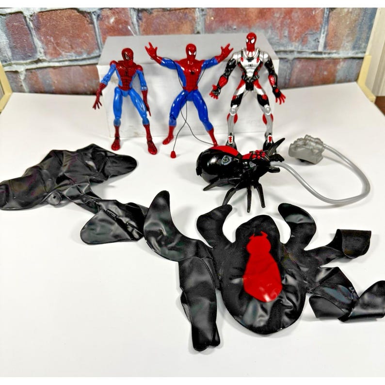 1990's Toy Biz Spider-Man Animated Action Figure Lot of 3 Web Racer Sea Diver image 1