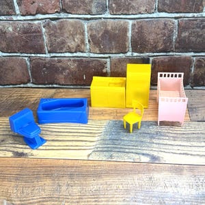 Lot of 6 Vintage 1960s Marx Dollhouse Plastic Furniture Pieces Kitchen Bathroom