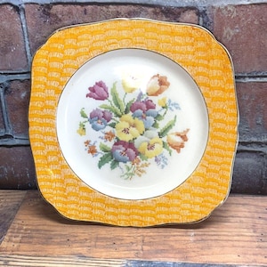Vtg H&K Tunstall Square Plate Old English Sampler Petit Point Pattern Floral