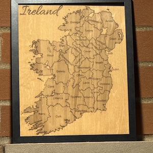 Gravierte Holzkarte von Irland mit den bezeichneten Landkreisen - Detaillierte Irland-Karte, perfektes Geschenk für Reisende, Irland-Liebhaber und Wohnkultur