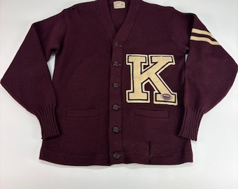 Vintage Coane Woll-Cardigan mit College-Football-Motiv, Größe M (44), Bordeauxrot