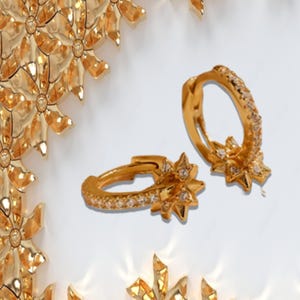 Brincos de argola Sun Huggie - Prata esterlina 925 banhados a ouro 18K, pingente de diamante em formato de sol, joia boho delicada, presente para melhor amiga dela