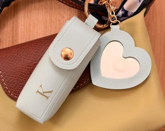 Llavero portabálsamo labial – Estuche de cuero personalizado con espejo – Grabado láser