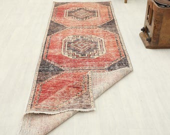 手作りトルコ製ウシャックランナーラグ：ヴィンテージウール、レッド