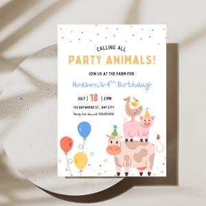 Może przedstawiać: Zaproszenie na przyjęcie z tekstem "CALLING ALL PARTY ANIMALS!" i szczegółami "Hudson's 4th Birthday." Zaproszenie zawiera ilustracje zwierząt gospodarskich, balonów i konfetti. Data to 18 lipca o godzinie 14:00.