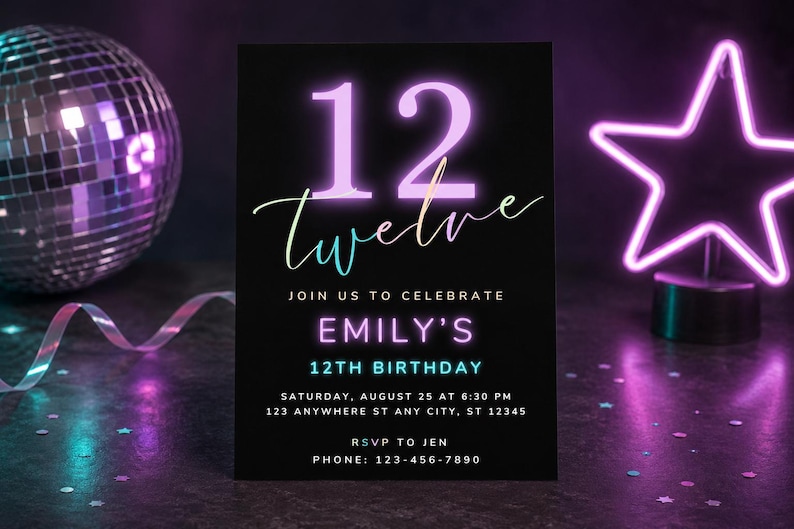 K&ouml;nnte beinhalten: Eine schwarze, rechteckige Geburtstagseinladungskarte mit neonfarbenem Text, der 12 twelve, JOIN US TO CELEBRATE EMILY'S 12TH BIRTHDAY, SATURDAY, AUGUST 25 AT 6:30 PM, 123 ANYWHERE ST ANY CITY, ST 12345, RSVP TO JEN, PHONE: 123-456-7890 lautet.