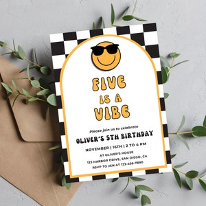 Cinq est une invitation d'anniversaire Vibe | Téléchargement numérique | 5e anniversaire de garçon | Invitation souriante à carreaux rétro | Modèle de toile modifiable
