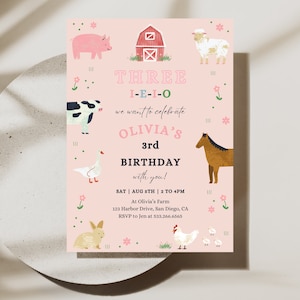 Invitación para fiesta de cumpleaños de la granja con tres I-E-I-O / Descarga digital / Tema de animales de granja para el tercer cumpleaños / Plantilla editable / Fiesta en el granero rosa