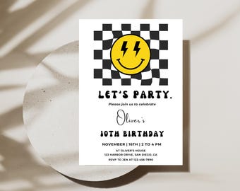 Puede incluir: Un fondo a cuadros blanco y negro con una cara sonriente amarilla con rayos para los ojos. El texto "LET'S PARTY." está en negro con un contorno blanco. El texto "Please join us to celebrate Oliver's 10TH BIRTHDAY" está en negro. El texto "NOVEMBER | 16TH | 2 TO 4 PM AT OLIVER'S HOUSE 123 HARBOR DRIVE, SAN DIEGO, CA RSVP TO JEN AT 123-456-7890" está en negro.