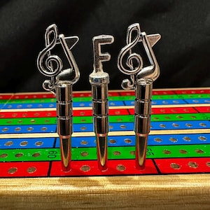 Pinces à cribbage | Chevilles pour lit de bébé | Cribbage | Pièces de jeu | Notes de musique et clé de sol