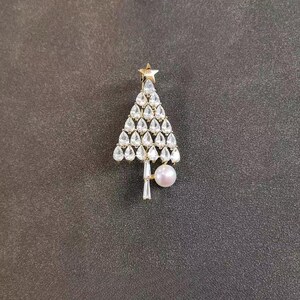 High-Quality Christmas Tree Brooch with Natural Freshwater Pearls- Wedding Gift, Brooch for Women, Bride Gift