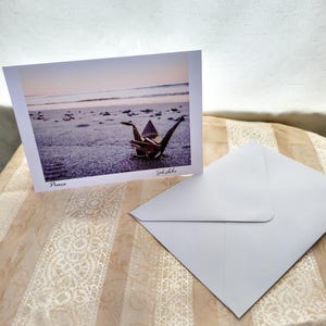Tarjeta de felicitación con grulla de papel y luna de la paz (tamaño 5 x 7, interior en blanco)