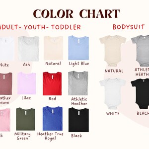 Puede incluir: Tabla de colores que muestra varios colores de camisetas y bodies. Se muestran camisetas para adultos, j&oacute;venes y ni&ntilde;os peque&ntilde;os en blanco, ceniza, natural, azul claro, brezo malva, lila, rojo, atl&eacute;tico jaspeado, rosa, verde militar, brezo azul real y negro. Los bodies se muestran en natural, atl&eacute;tico jaspeado, blanco y negro.