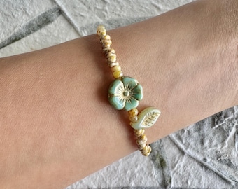 Dainty Green Flower & Leaf Bracelet: Beige Seed Beads, Minimalist Jewelry