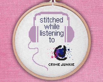 Cucito mentre ascoltavo il pattern Crime Junkie