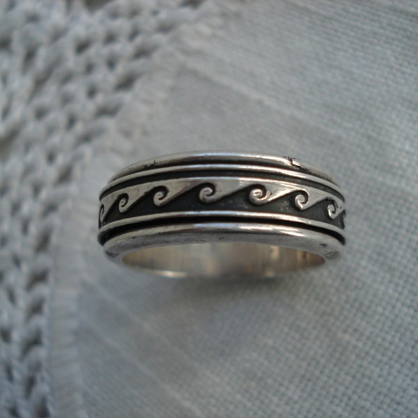 Vintage Native American 925 Sterling Silver Spinner Ring Size 9 Tribal Water Waves