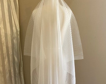 Wedding veil - pleated tulle veil - accordion pleat veil - off white veil - pale ivory veil