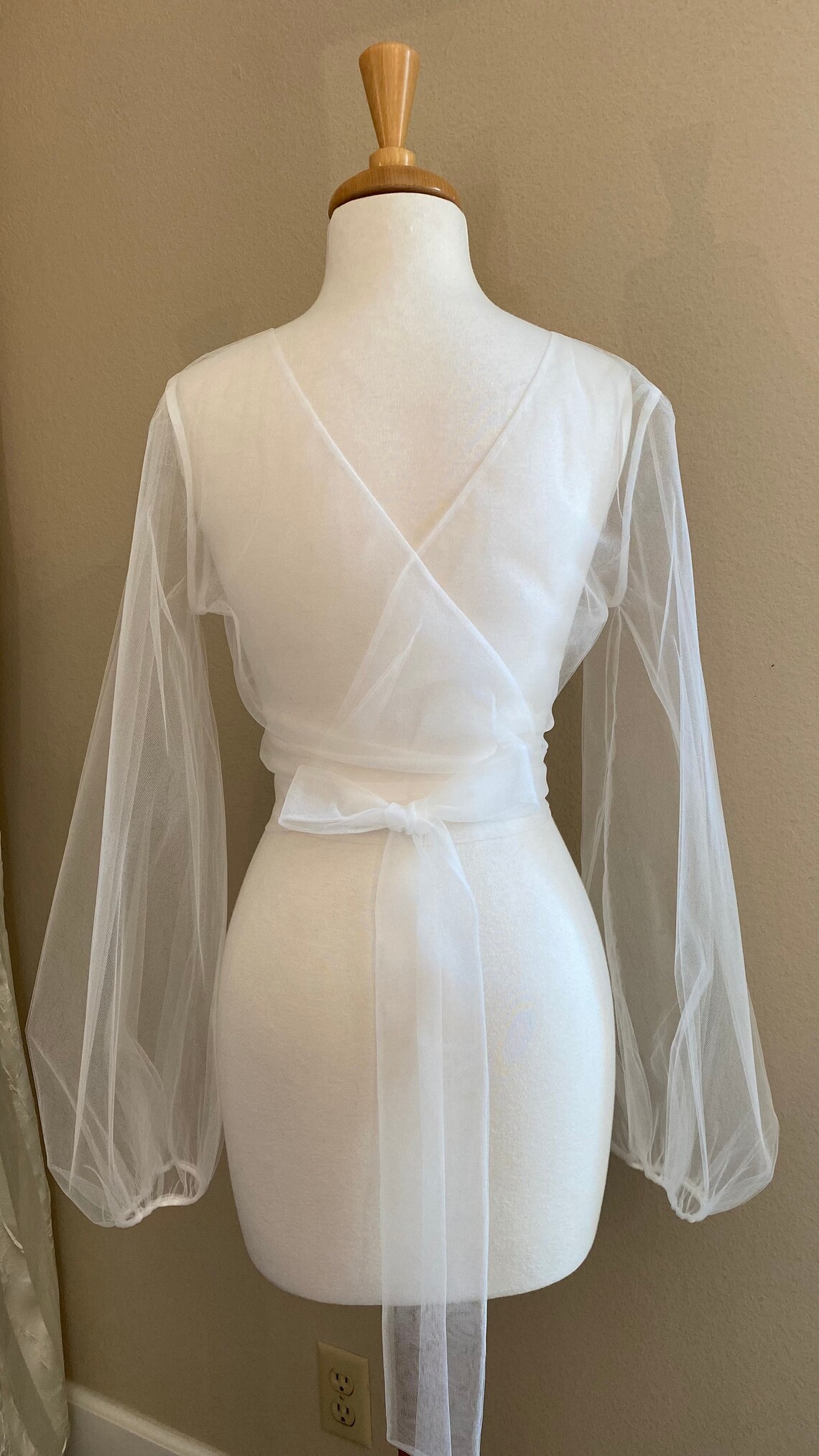 Elegant Wedding Dress Topper Wrap for Timeless Bridal Elegance