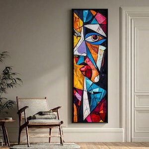 Arte de parede alta e fina com rosto abstrato cubista: decoração de parede moderna em estilo Picasso.