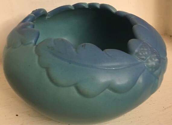 Van Briggle Pottery Beautiful Vintage Acorn Bowl
