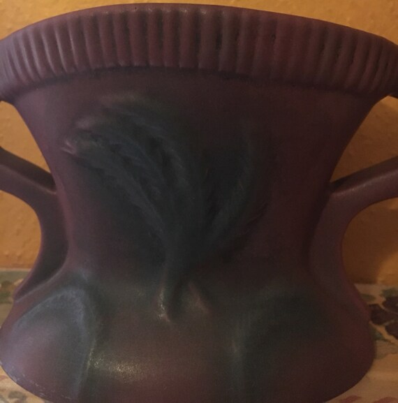 Van Briggle Pottery Double Handled Lrg Vase with sturdy Frogger