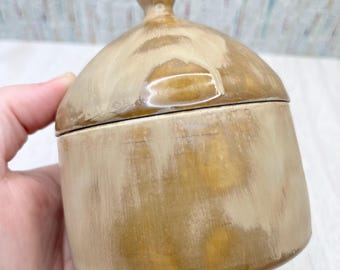 Beige jar