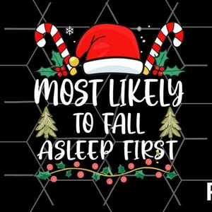 Könnte beinhalten: Ein weihnachtliches Design mit einer roten Weihnachtsmütze, Zuckerstangen und Stechpalme. Der Text lautet "Most Likely To Fall Asleep First".