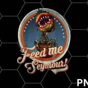 Könnte beinhalten: Ein kreisförmiges Grafikdesign mit einer fleischfressenden Pflanze mit großem, offenem Mund und dem Text "Feed me Seymour!" im Vintage-Stil. Die Pflanze befindet sich in einem braunen Topf, vor einem blau-orangen Hintergrund mit weißen Sternen. Der Hintergrund ist schwarz mit einem Wabenmuster.