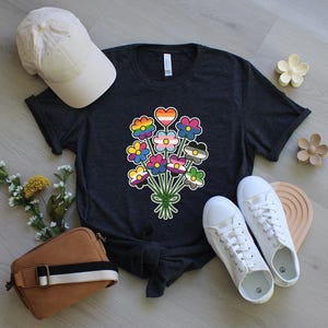 Flagge Farbe Boquet, NonBinary Bisexuell Pansexuell 100% Baumwolle Liebe für alle LGBTQ Geschenk Shirt Die Zukunft ist inklusive Trans Rechte Regenbogen