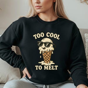 Bluza z kapturem Too Cool To Melt Ice Cream, Vintage Estetyczna Retro Koszulka z grafiką Głupia bluza z kapturem Humor z jedzeniem Zabawna bluza z jedzeniem Koszulka z nadrukiem Foodie
